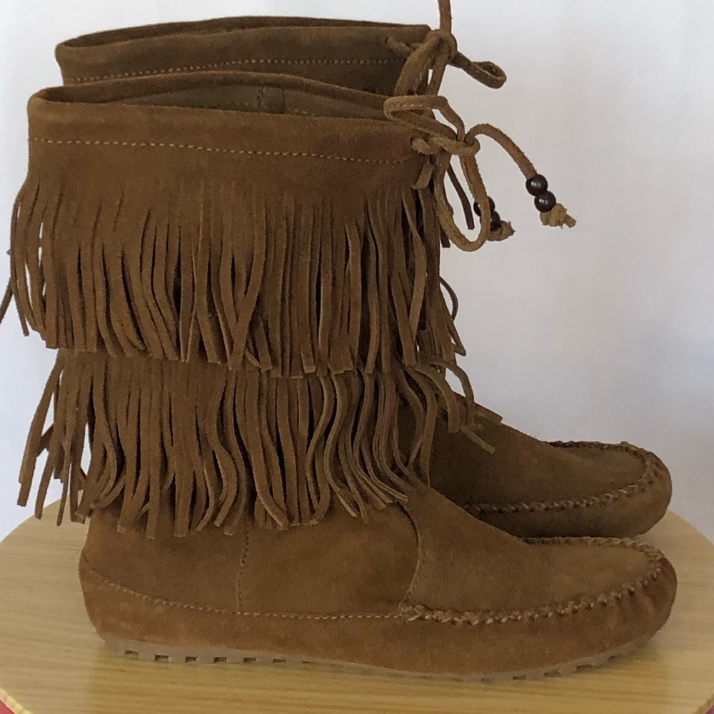 Minnetonka two layer fringe boots size 8